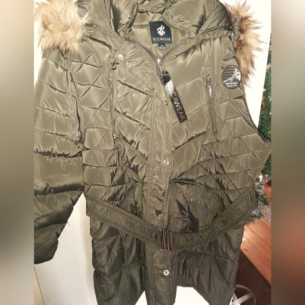 Rocawear Women's Green Puffer Coat with Fur Trim
